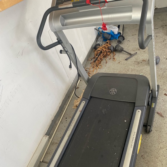 Golds Gym treadmill - Picture 3 of 4